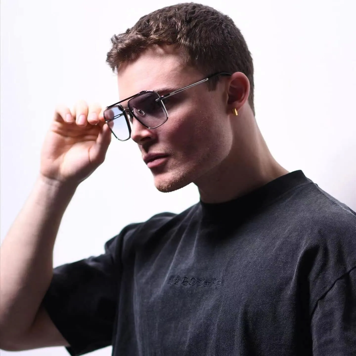 FEISEDY Sunglasses, Fashion Square Pilot Sunglasses, Vintage Metal Gradient Glasses for Men and Women, B4104